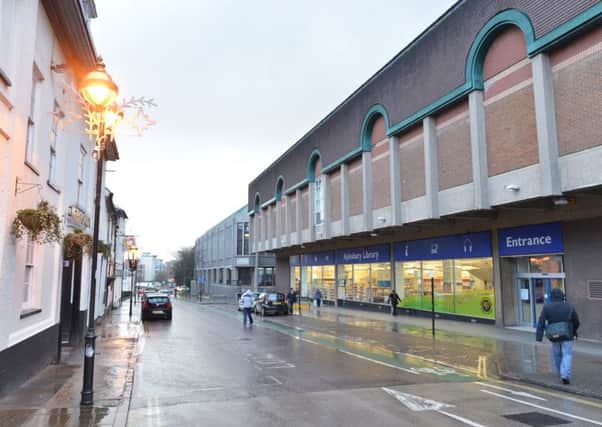 Aylesbury Library in Walton Street