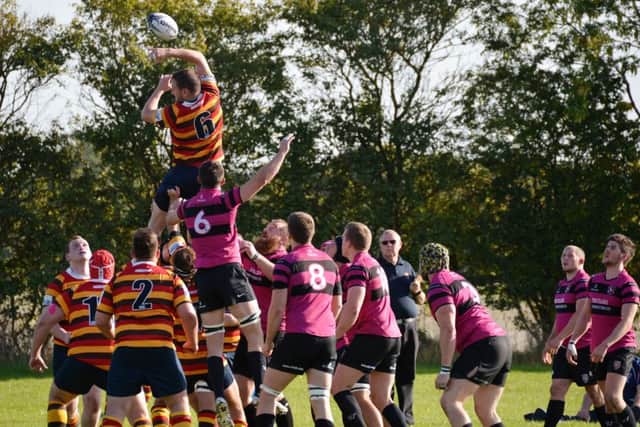 Mike Dye wins line-out ball for Bicester