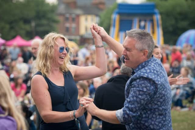 Aylesburys ParkLife event - Live in the Park PNL-160828-210231009