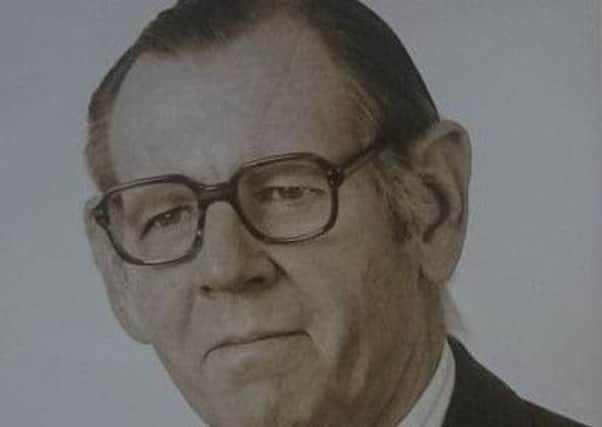 Dr Philip Handfield-Jones