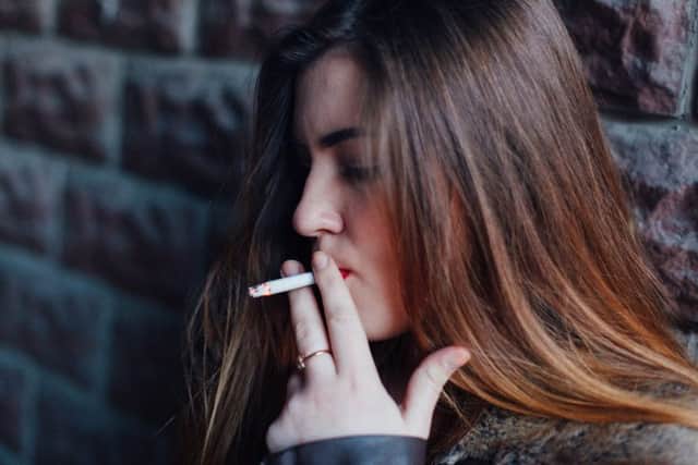 Raising smoking age does cut teen smoking